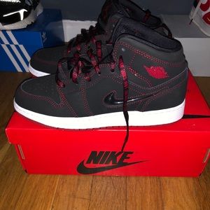 Jordan Mid 1’s brand new